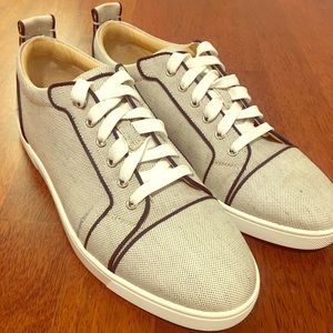 LIKE NEW CHRISTIAN LOUBOUTIN Navy Low Top Sneakers